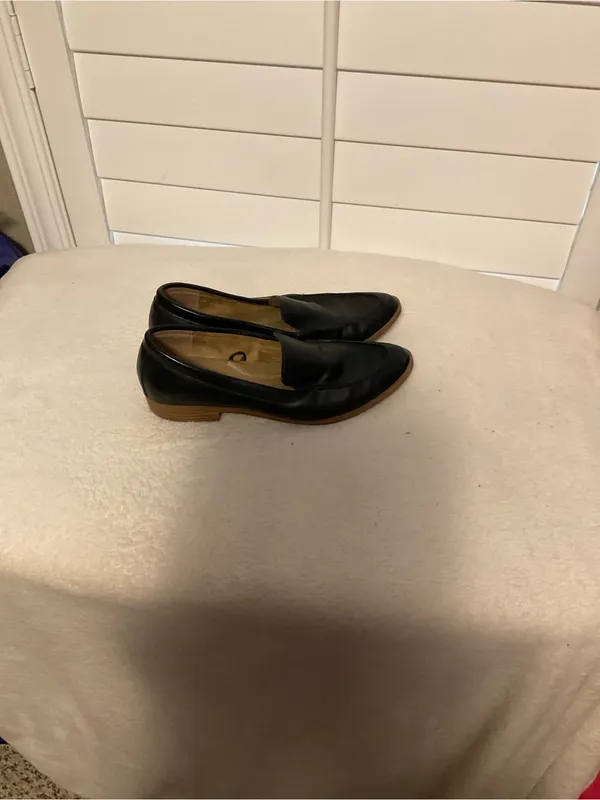 Classic Black Leather Women's Slip-On Loafers - Image 2