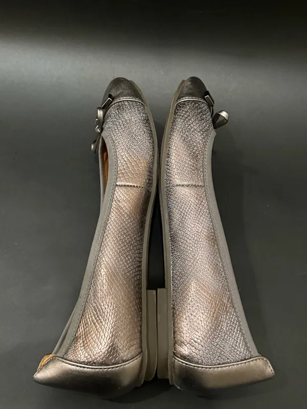 VIONIC Minna Ballet Flats in Pewter Metallic Gray Snake Print Cap Toe Size 6 - Image 6