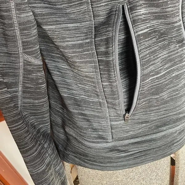 L.L.‎ Bean Charcoal Ski Jacket with Hood and Textured Fabric - Image 5