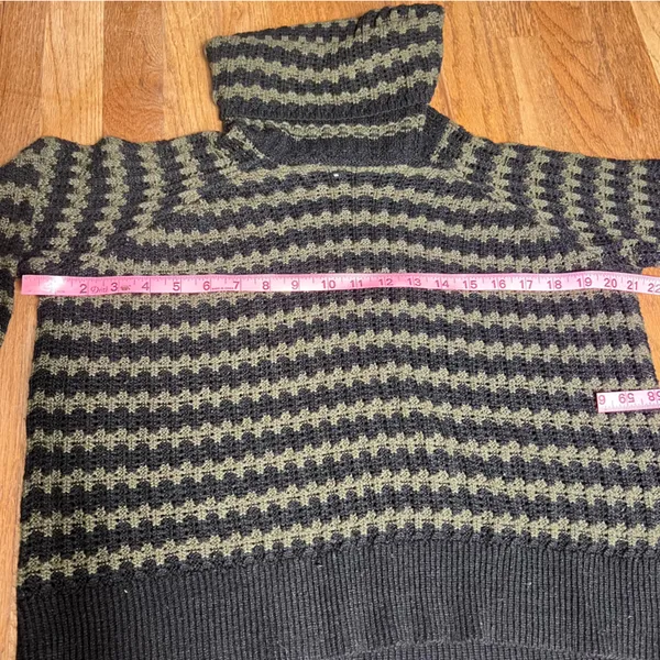 John + Jenn casual Olive and Black Checkered Turtleneck‎ Sweater size M - Image 7