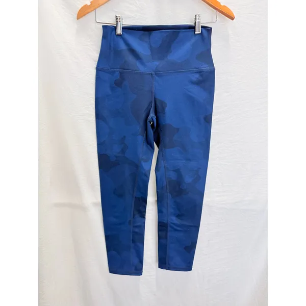 Alo Yoga Air Brush Blue Camouflage Capri Leggings XS Gym Running‎ Yoga - Image 2