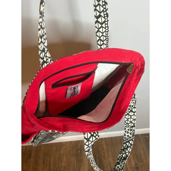 Laurel Burch red artistic cat tote bag - Image 4