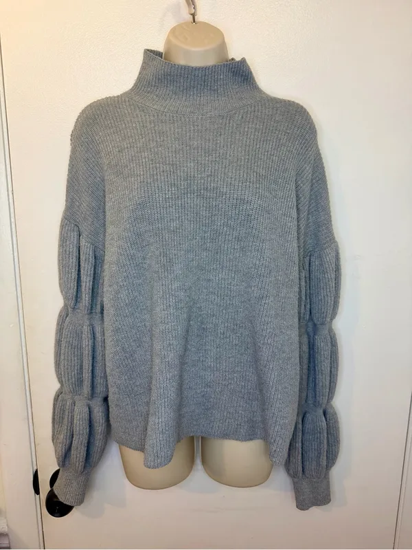 Hem & Thread Gray Ribbed Mock Neck Balloon Sleeve Sweater Size Large - Image 2