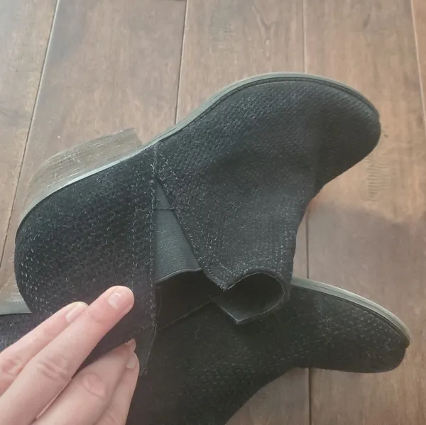 Black suade short boots size 9.5 women's by Vintage Crown in great shape 1 inch - Image 4