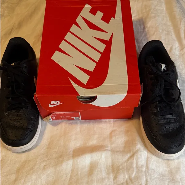 Nike Black and White Low-Top Sneakers with Leather Upper - Image 6