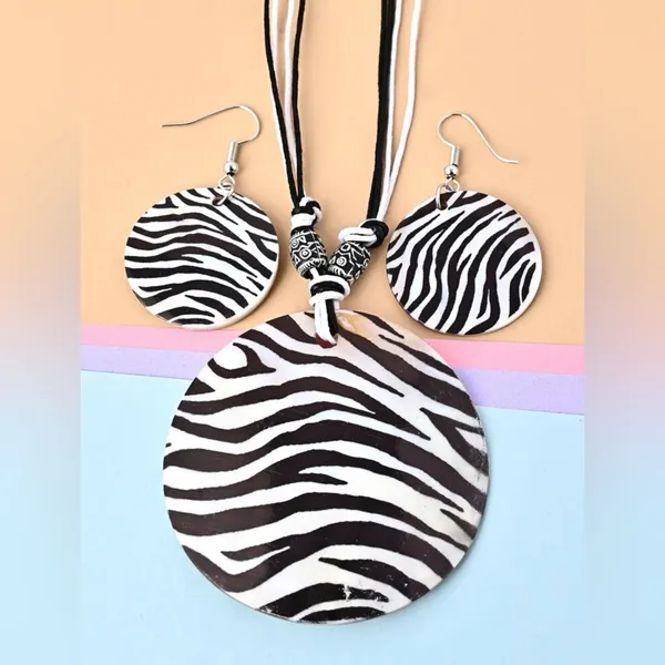 Zebra Print Earrings & Necklace Set White - Image 3