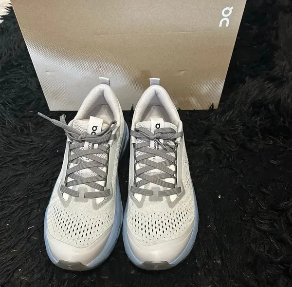 ON CLOUDSURFER glacier dust athletic training running shoes sneakers Sz 7.5 new - Image 2