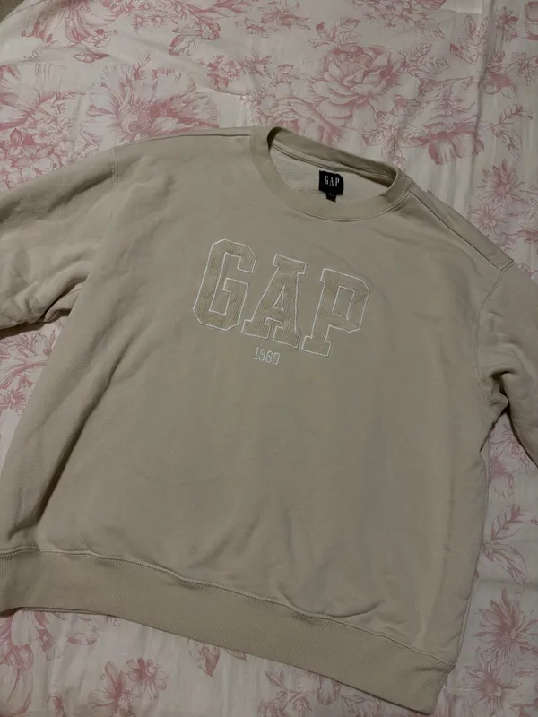 Gap Crewneck - Image 4