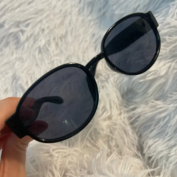Black chic oval sunglasses - Image 2