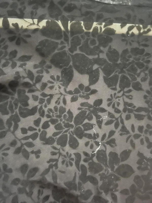 BLACK TOP IN SIZE MEDIUM - Image 3
