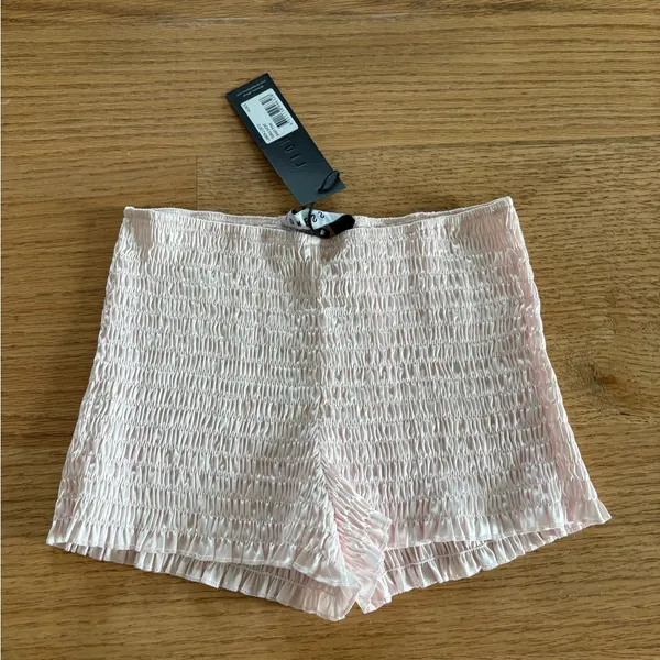 Lioness pink shorts - Image 2
