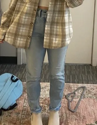 Abercrombie High Rise Mom Jean - Image 6