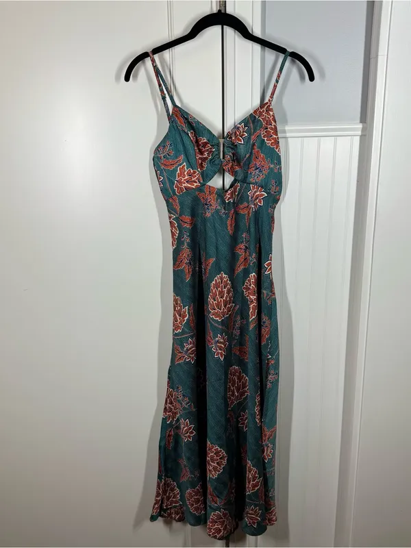 Selfie Leslie Melancholy Resin Buckle Midi Dress Botanic Print‎ Sage - Image 2