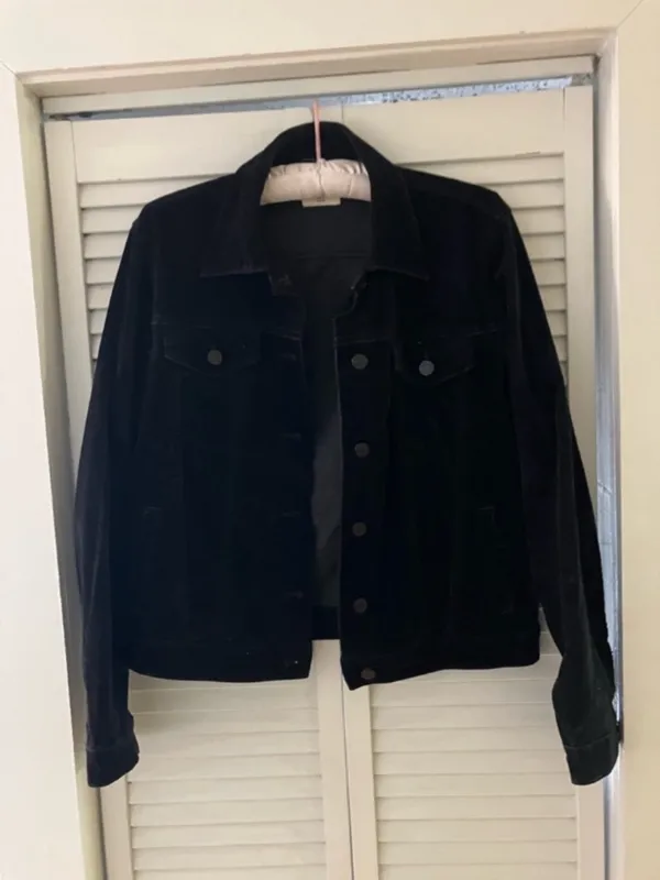 Gap Icon Velvet Jacket in True Black Small Collared Button Down Boxy Denim - Image 3