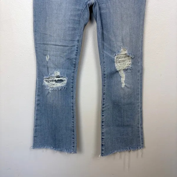 Abercrombie & Fitch Simone High Rise Ankle Flare Distressed Size‎ 27/4 Short - Image 3