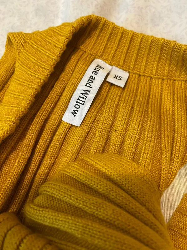 rue and willow yellow sweater tank top - Image 4