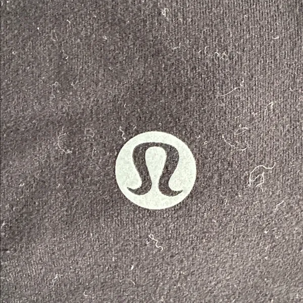 Lululemon Black V-Neck Crop align Top with built in shelf bra. Size 0 - Image 3