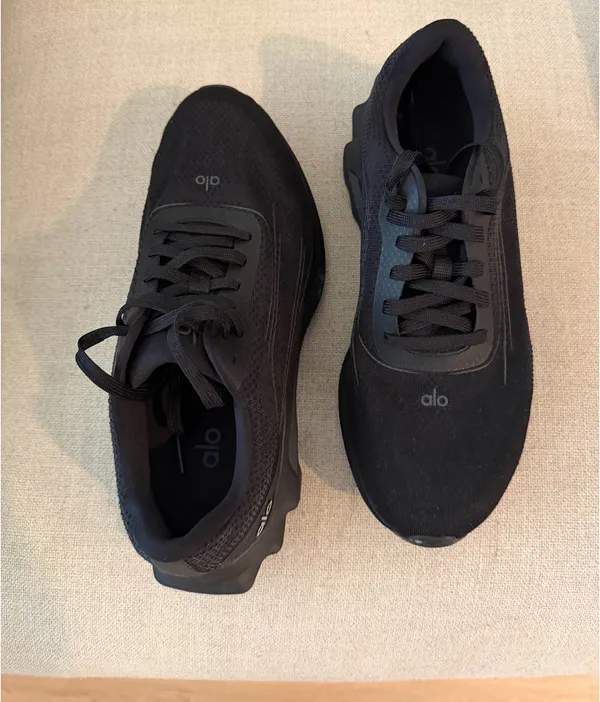 Alo Shoes Yoga - Image 3