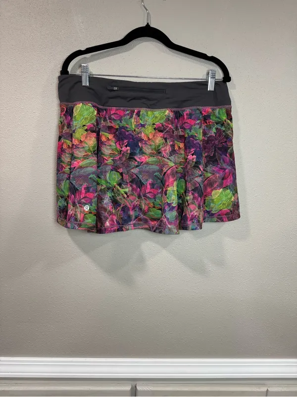 Lululemon Side-Pleat High-Rise Tennis Skirt Vivid Floral Tone Multi / Graphite - Image 4