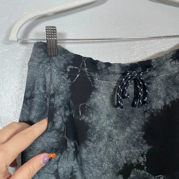 Sundry Women 2 Black Gray Tie Dye French Terry Skirt Athleisure Comfort Beach - Image 4