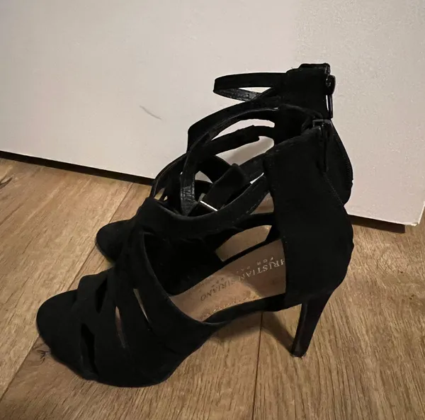 Heels Size 6 - Image 4