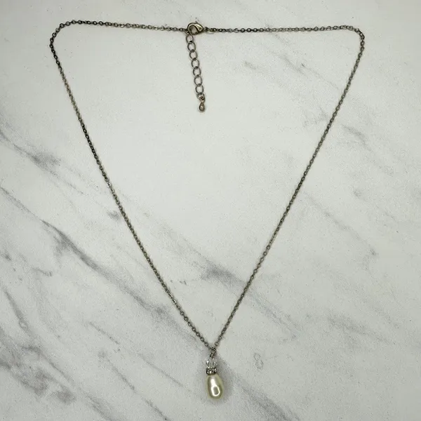 Faux Pearl Rhinestone Pendant Silver Tone Necklace 18-19" ✨ - Image 2