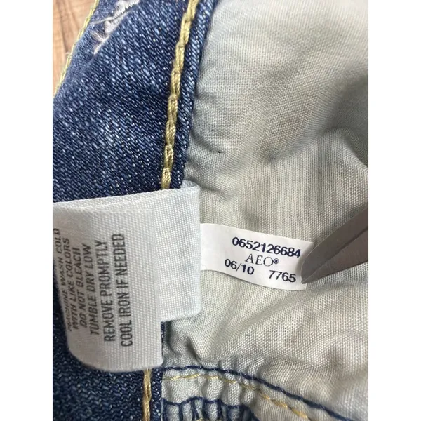 American Eagle Boy Fit Jeans Womens 4 Regular Blue Distressed Low Rise Y2K 2010 - Image 7