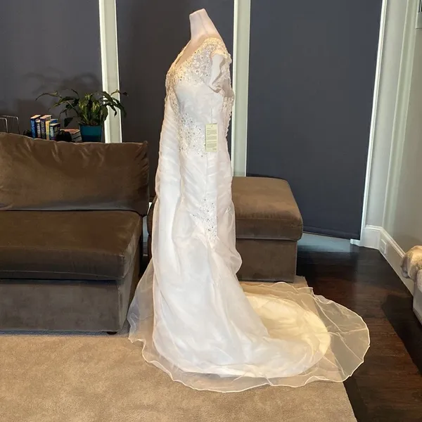Women’s Wedding Dress Mermaid Fit Zip Up Back Small Train Size 14 NWT - Image 5