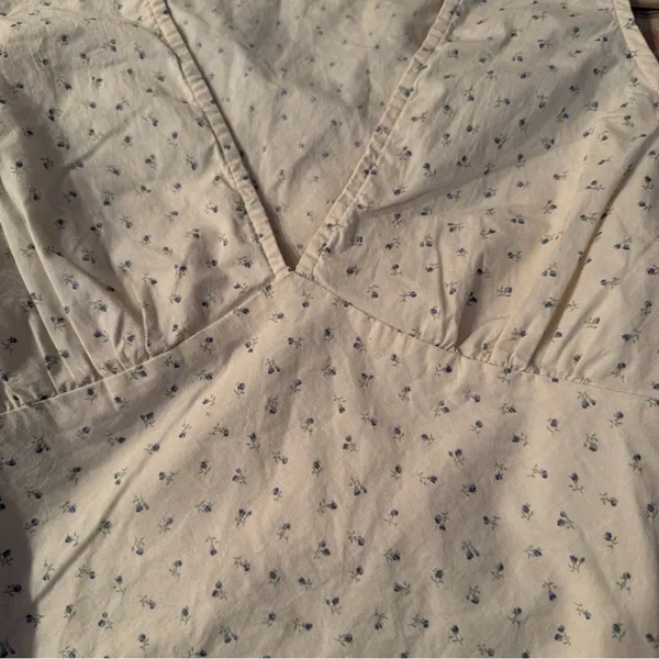 Brandy Melville Cream and Blue Sleeveless Top - Image 2