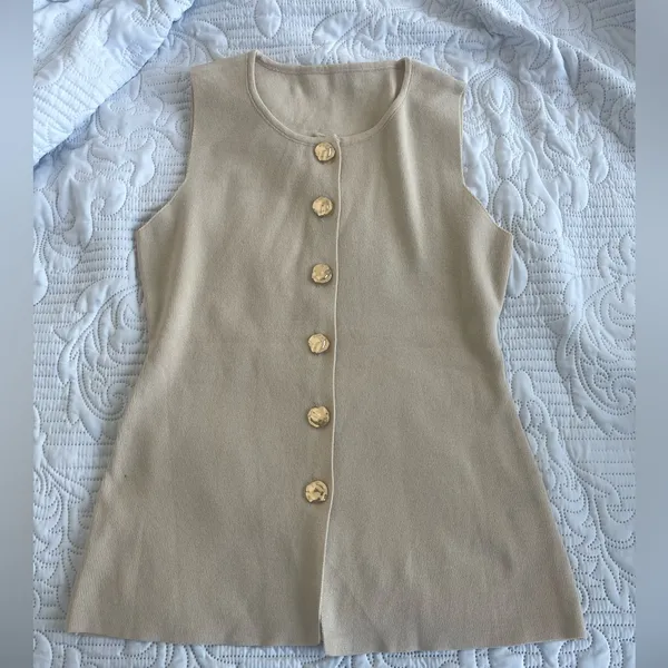 Nwot Knitted Buttoned Vest In Cream Color S - Image 6