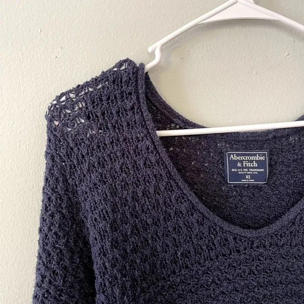 Abercrombie&Fitch blue knit v-neck long sleeved casual sweater winter navy blue‎ - Image 2