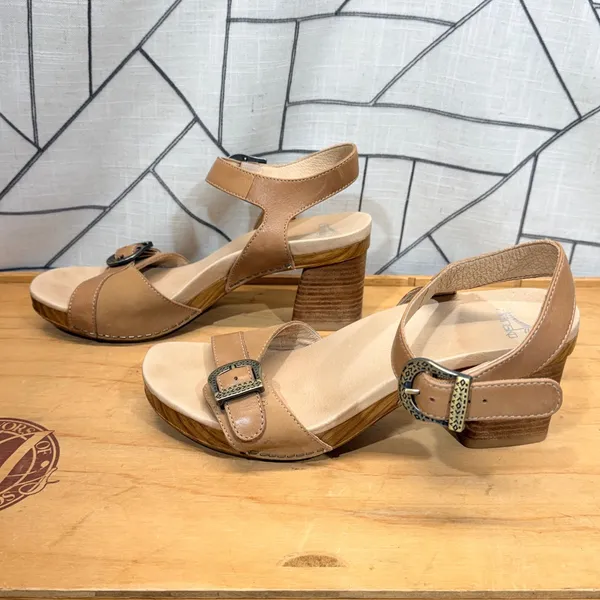 Dansko Tan Leather Buckle Clog Sandals Wood Grain Block Heel‎ Womens 40 EU - Image 5