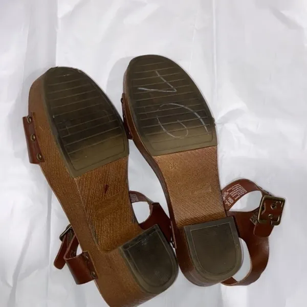 American Eagle heels size 6 1/2 - Image 3