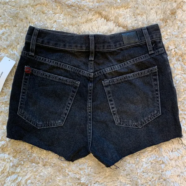 BDG Girlfriend High-Waisted Denim Short – Black Size 27 - Image 4