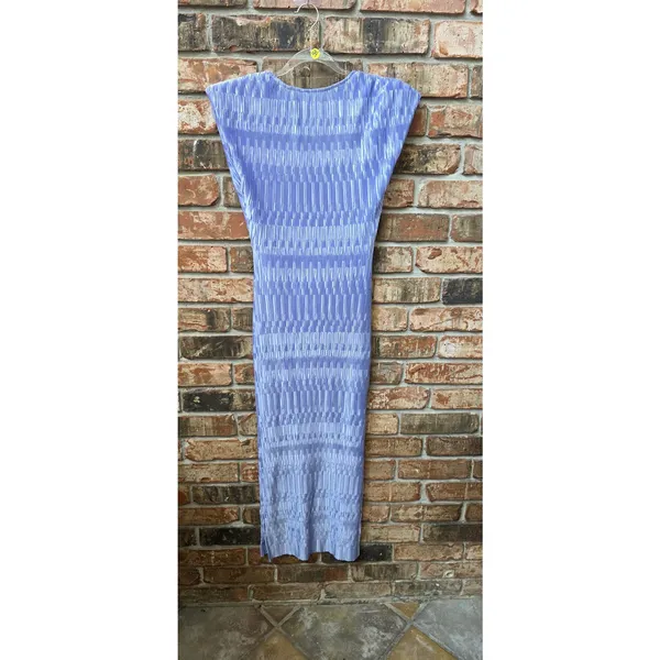 Astr The Label Purple Crinkle Pleated Midi Dress Size Medium V-Neck - Image 2
