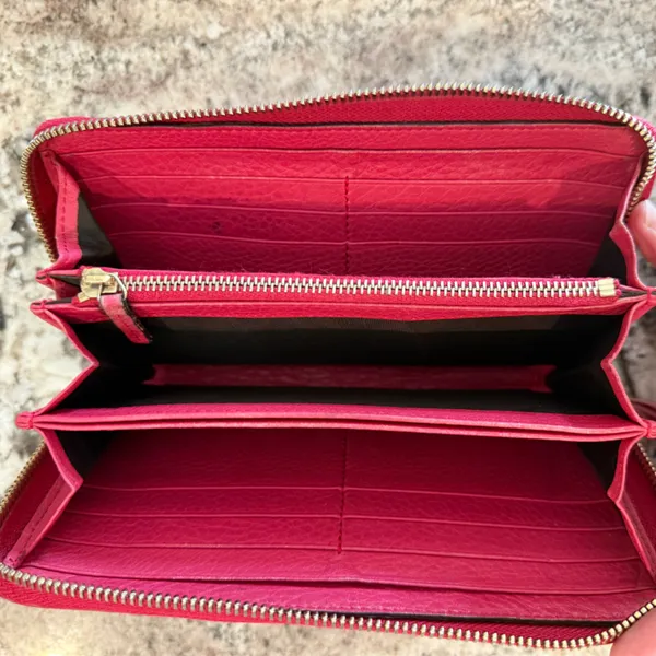 Gucci Pebbled Calfskin Soho Zip Around Wallet, magenta 💕 - Image 4