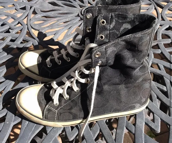 Coach Pre Owned   women’s size 7.5 sneaker - Image 3