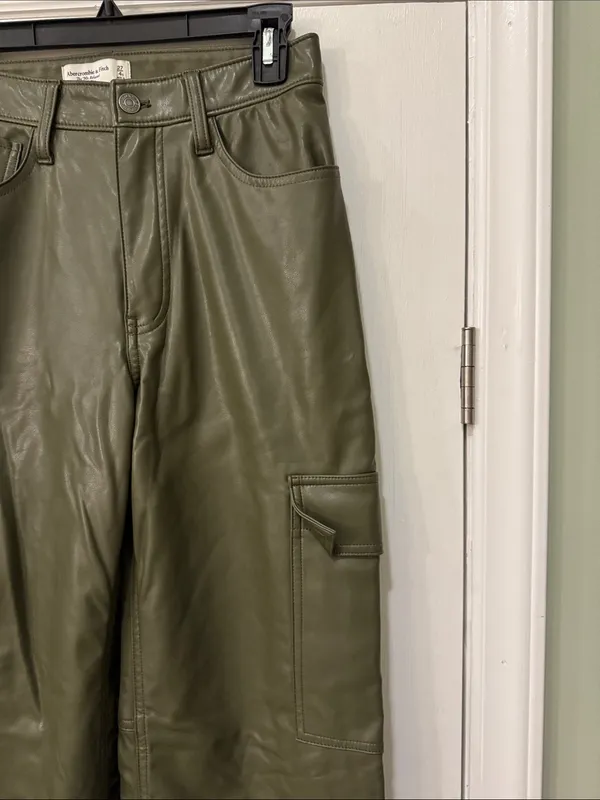 Abercrombie Vegan Leather 90s Relaxed Cargo Pants - Image 8
