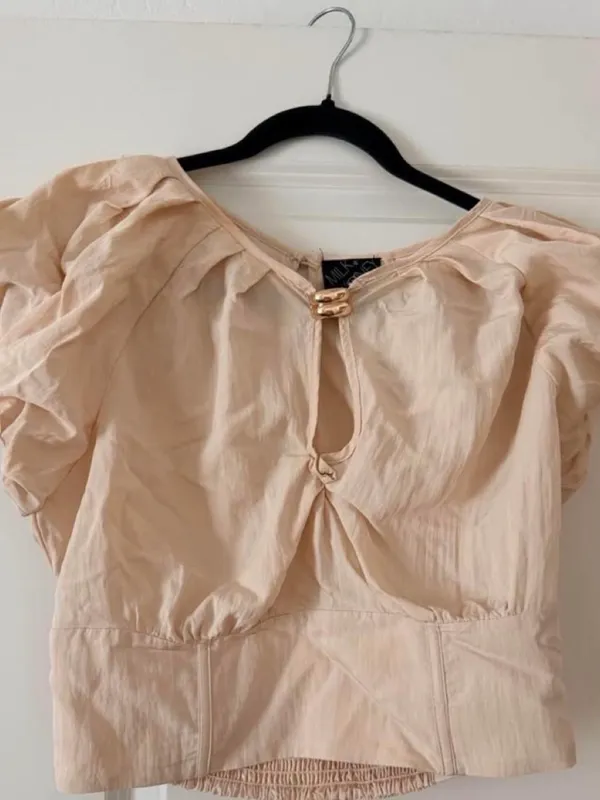 Women's Peach Short-Sleeve Sweetheart Crop Top - Image 2
