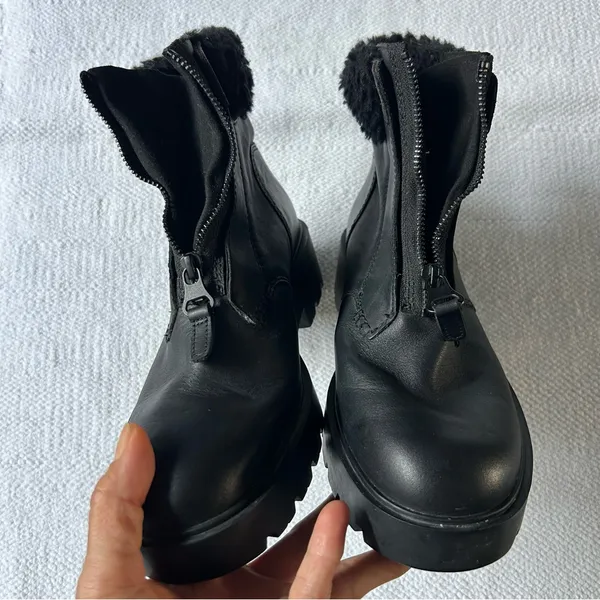 UGG Czeriesa Women's Black Boots - Image 13
