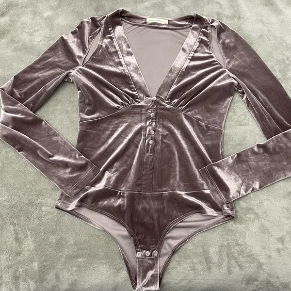 🩷NWOT Makers Of Dreams Victorian Velvet Cut Out Bodysuit, Large - Image 2