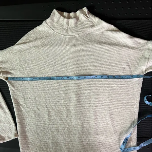 Free People Casey Tunic Sweater im Ivory. size Small. - Image 14
