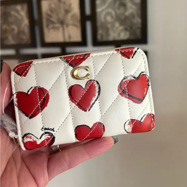Authentic Coach 1941 Nappa leather Heart zip around 3 compartments wallet. - Image 4