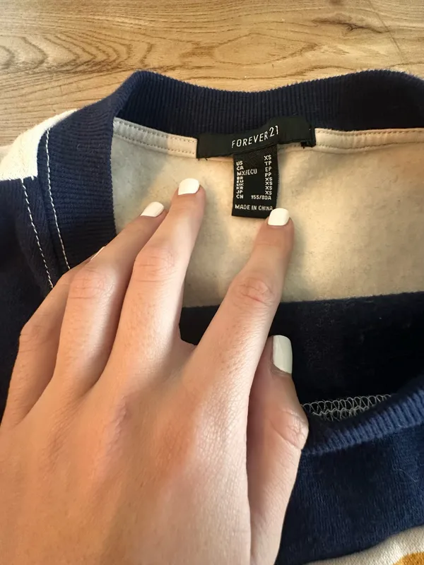 Forever 21 Fleece Crewneck - Image 4
