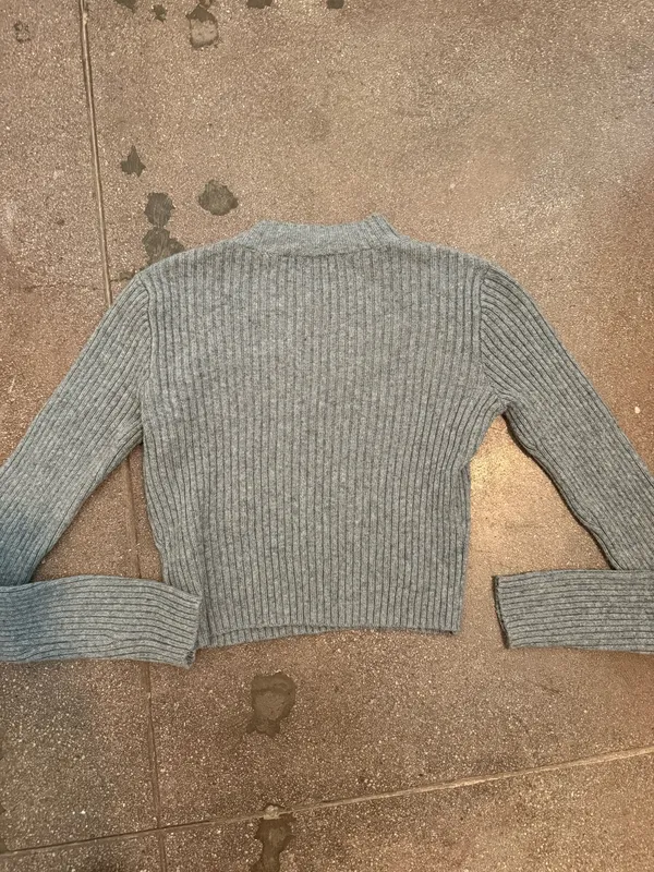 Brandy Melville Gray Cropped Sweater - Image 2
