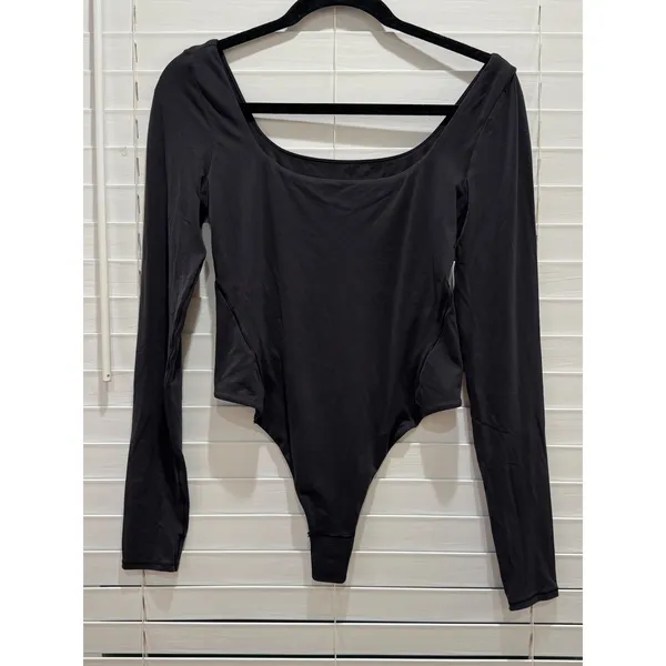 Lululemon Nulu Bodysuit Womens Medium Black Square Neck Long Sleeve LW3HQFS L - Image 2