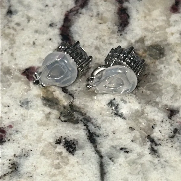 Sparking Hypoallergenic Cubic Zirconia Clip on Earrings 9mm NEW - Image 4