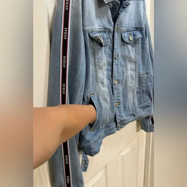 Guess Women’s Size Large Boyfriend Denim Jean Jacket With Logo Stripe Sleeves - Image 2