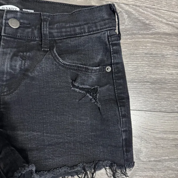 Old Navy Boyfriend Black Distressed‎ Denim Shorts Raw Hem Womens Size 0 Mid Rise - Image 2