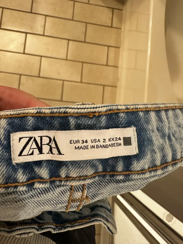 Zara light blue jeans - Image 4